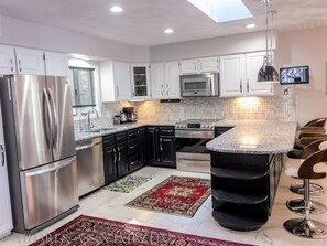 Fridge, microwave, oven, stovetop - Amazing Lake House With All Amenities (Remsen)