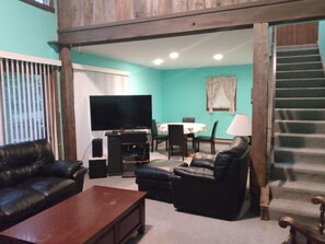 Smart TV, chimenea, tenis de mesa y videoteca 