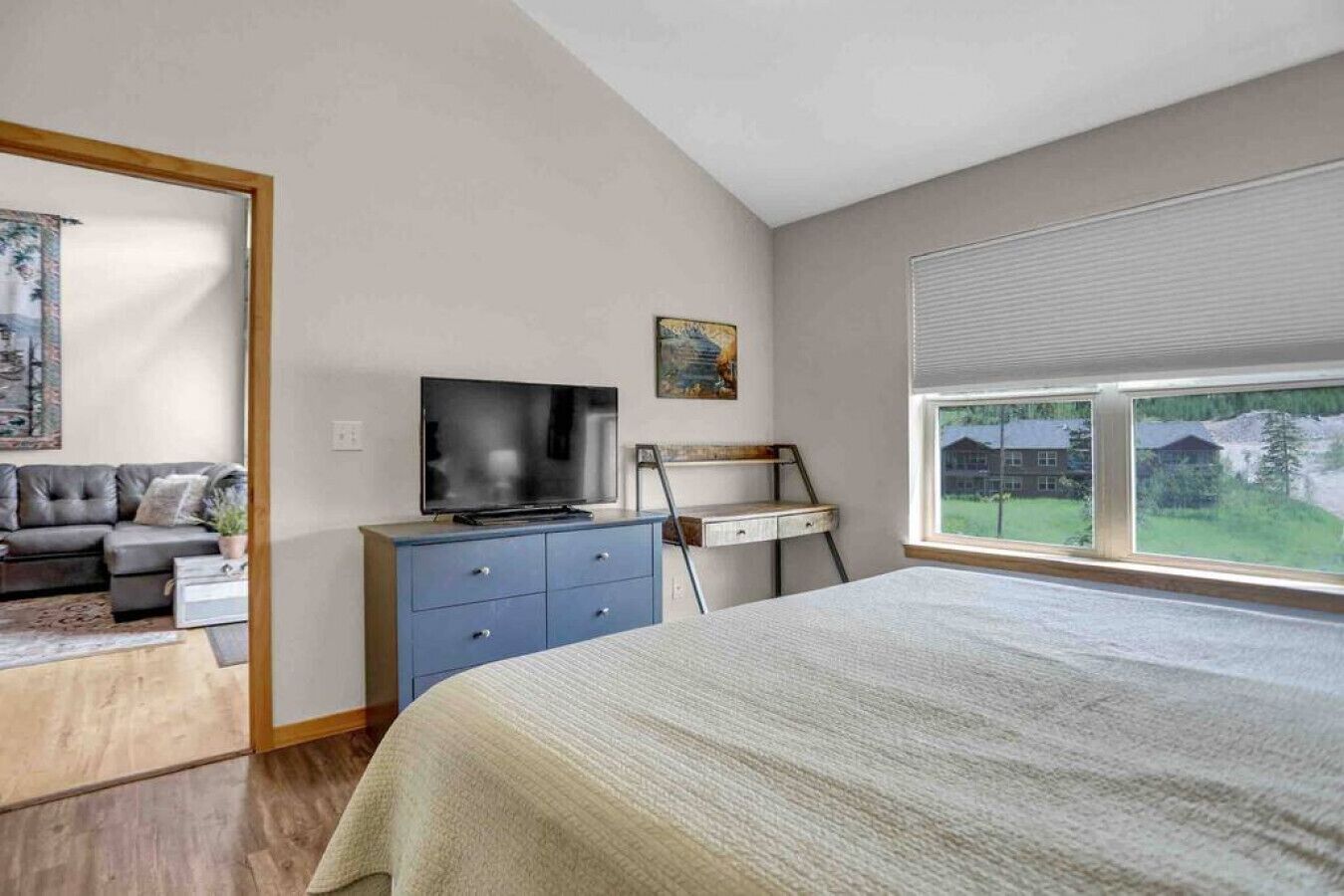 3 dormitorios, escritorio, tabla de planchar con plancha y wifi