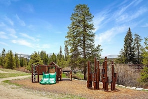 Children’s area - Rendezvous - Majestic Views|Hike|Bike|Ski and Ski Locker Available! (Fraser)