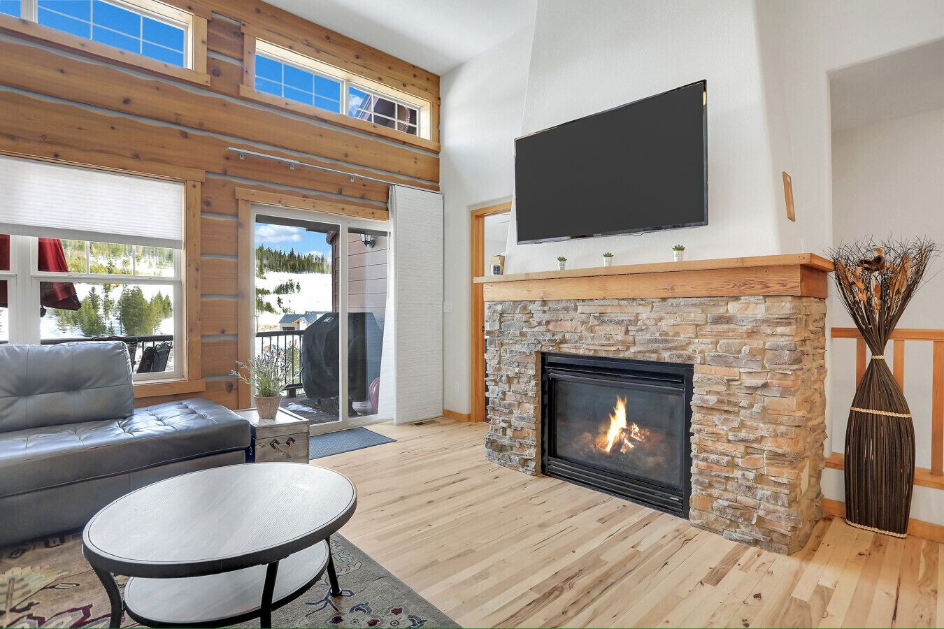 Smart TV, fireplace, Netflix, DVD player