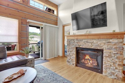 Rendezvous - Majestic Views|Hike|Bike|Ski and Ski Locker Available!