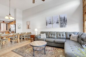 Smart TV, fireplace, Netflix, DVD player - Rendezvous - Majestic Views|Hike|Bike|Ski (Fraser)