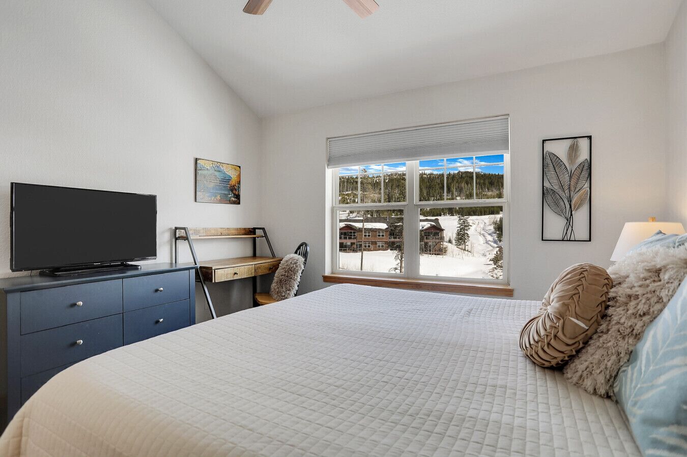 3 bedrooms, desk, iron/ironing board, WiFi