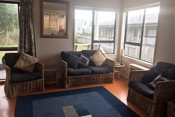 TV, DVD player, books, stereo