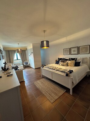 4 habitaciones, escritorio, tabla de planchar con plancha y wifi gratis 