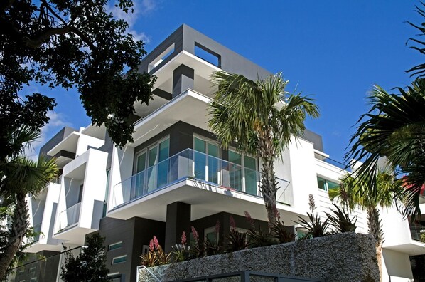 Exterior - beautiful townhouse on Brickell Miami´s prestigious residential are, free wifi (Miami)