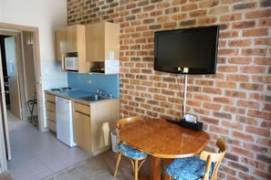 Apartment, 1 Bedroom, Accessible | In-room dining - Mahogany Park (Cranbourne)