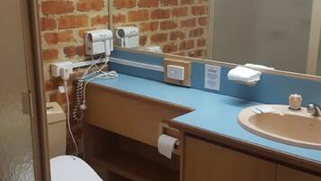 Apartment, 1 Bedroom, Accessible | Bathroom | Shower, rainfall showerhead, free toiletries, hair dryer