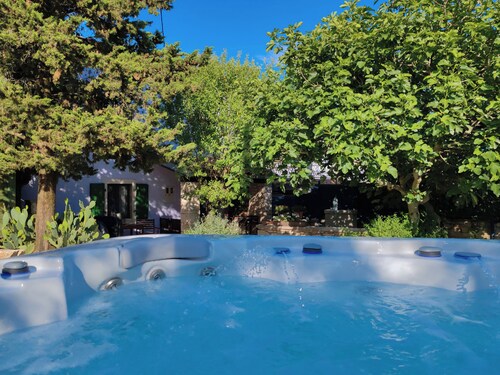 Traditional Istrian houses 'Ladonja', with swimming pool and jacuzzi