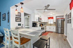 Microwave, dishwasher, coffee/tea maker, cookware/dishes/utensils - Slack Tide by Seaside Vacations & Sales (Chincoteague Island)