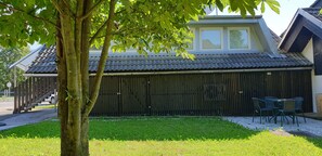 Outdoor dining - 4 seasons apartment Radovljica - Great way to explore Bled and its soroundings! (Radovljica)