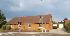 Exterior - Cozy old house in Struer-near fjord, beach, island of Venoe and forrest (Struer)
