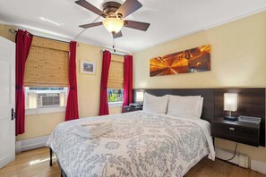 1 dormitorio, tabla de planchar con plancha, wifi y ropa de cama