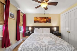 1 bedroom, iron/ironing board, WiFi, bed sheets - Steps to Commercial St Walk to Beach! (Provincetown)