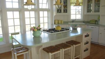 KylskÄp, mikrovÄgsugn, ugn och spishÀll