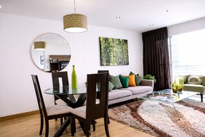 Smart TV, futbolito, tenis de mesa y libros 