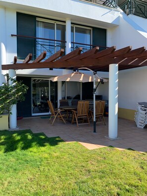 Outdoor dining - Luxurious Duplex Ground Floor Apartment At The 5* Vila Sol Golf Resort,Vilamoura (Vilamoura)