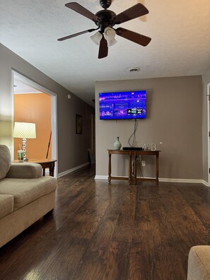 Smart-TV og DVD-spiller