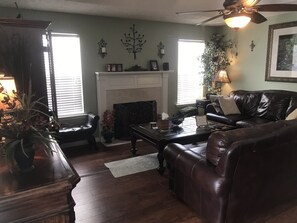 TV, videospill, DVD-spiller og musikkbibliotek