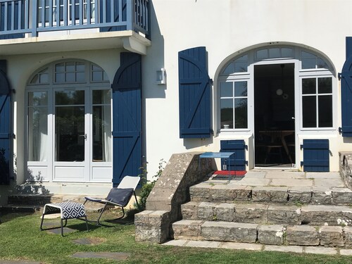 GRANDE MAISON BASQUE, VUE MER, 200 M PLAGE , PISCINE CHAUFFEE