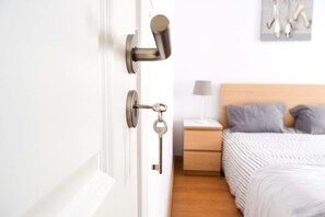 2 habitaciones, tabla de planchar con plancha y acceso a internet 