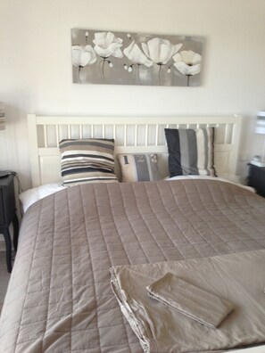 5 bedrooms, iron/ironing board, free WiFi, bed sheets