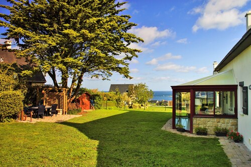 Beautiful House, Beautiful sea view, Closed garden, 400m from beaches,  ***