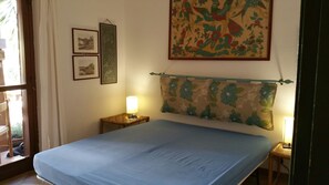 5 bedrooms, in-room safe, iron/ironing board, bed sheets