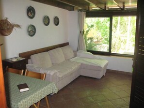 TV, fireplace, DVD player - STATELY VILLA S. MARGHERITA DI PULA TWO STEPS FROM THE SEA  (Santa Margherita di Pula)