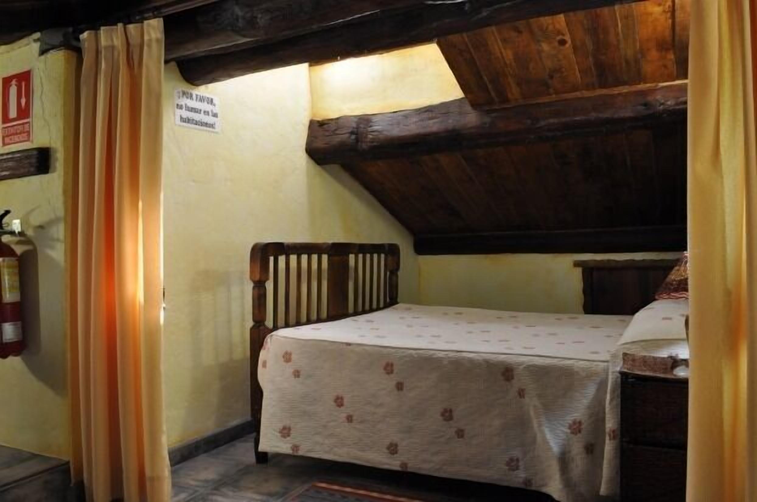 5 chambres, fer et planche à repasser, draps fournis