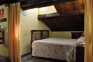 5 bedrooms, iron/ironing board, bed sheets -  OFFER ! - Casa Victoria for 10 people (Hinojosa de Jarque)