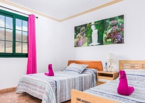 3 chambres, fer et planche à repasser, Wi-Fi gratuit, draps fournis