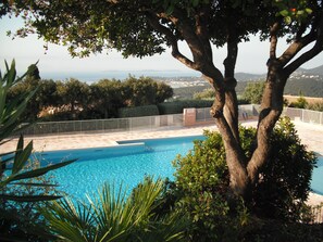 Outdoor pool - Stay on the peninsula of Saint Tropez at LA CROIX VALMER (La Croix-Valmer)