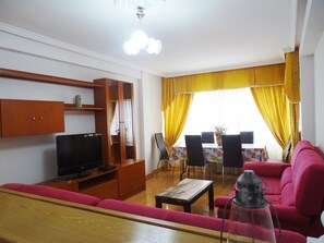 TV - Ninamar apartments (Alcalá de henares)