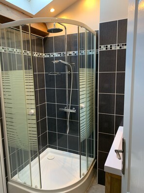 Hair dryer, towels, soap, toilet paper - Indoor swimming pool (Bouillé-Courdault)