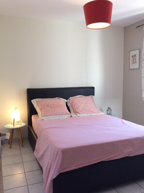 4 bedrooms, iron/ironing board, Internet, bed sheets