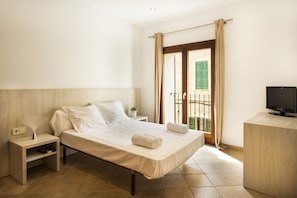 5 chambres, fer et planche à repasser, Wi-Fi, draps fournis
