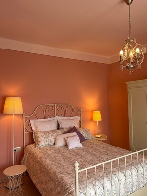 3 bedrooms, iron/ironing board, travel cot, free WiFi