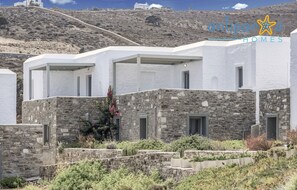 Exterior - Antiparos Homes. A premium 160 sq m villa with 2 ensuite bedrooms and beach view (Antiparos)