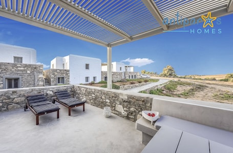 Terrace/patio. Antiparos Homes. A premium 160 sq m villa with 2 ensuite bedrooms and beach view