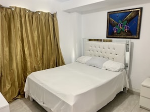 4 bedrooms, iron/ironing board, WiFi