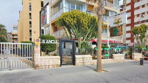 A gated entrance to a residential area with a sign reading "EL ANCLA". - Atico Ancla Penthouse (Benidorm)