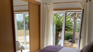 Room - Large private villa with private pool, garden, bbq - LONG TERM RENTAL AVAILABLE. (Altura)