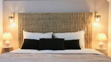 2 bedrooms, travel cot, free WiFi, bed sheets