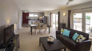 Smart-TV, DVD-Player, Stereoanlage, Computerbildschirme