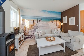 Fernseher, Kamin, Stereoanlage