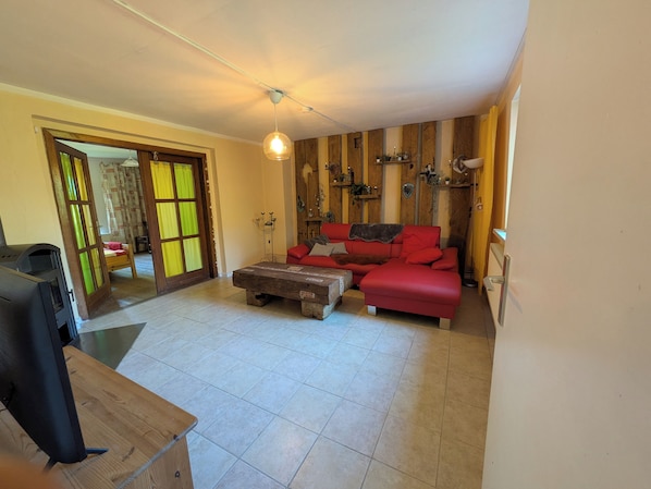 TV, fireplace, table tennis