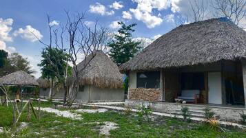 Vista frontal de la propiedad