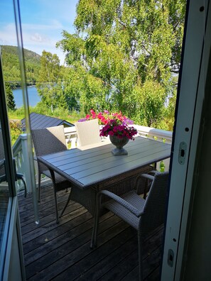 Outdoor dining - Idyllic vacation home right by the sea<br> (Docksta)
